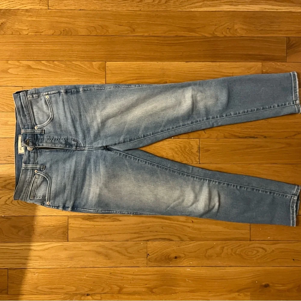 Madewell 10” High Rise Skinny Crop
Size 25 - Picture 2 of 2
